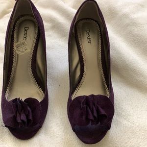 Wedge suede dress shoe with ruffle